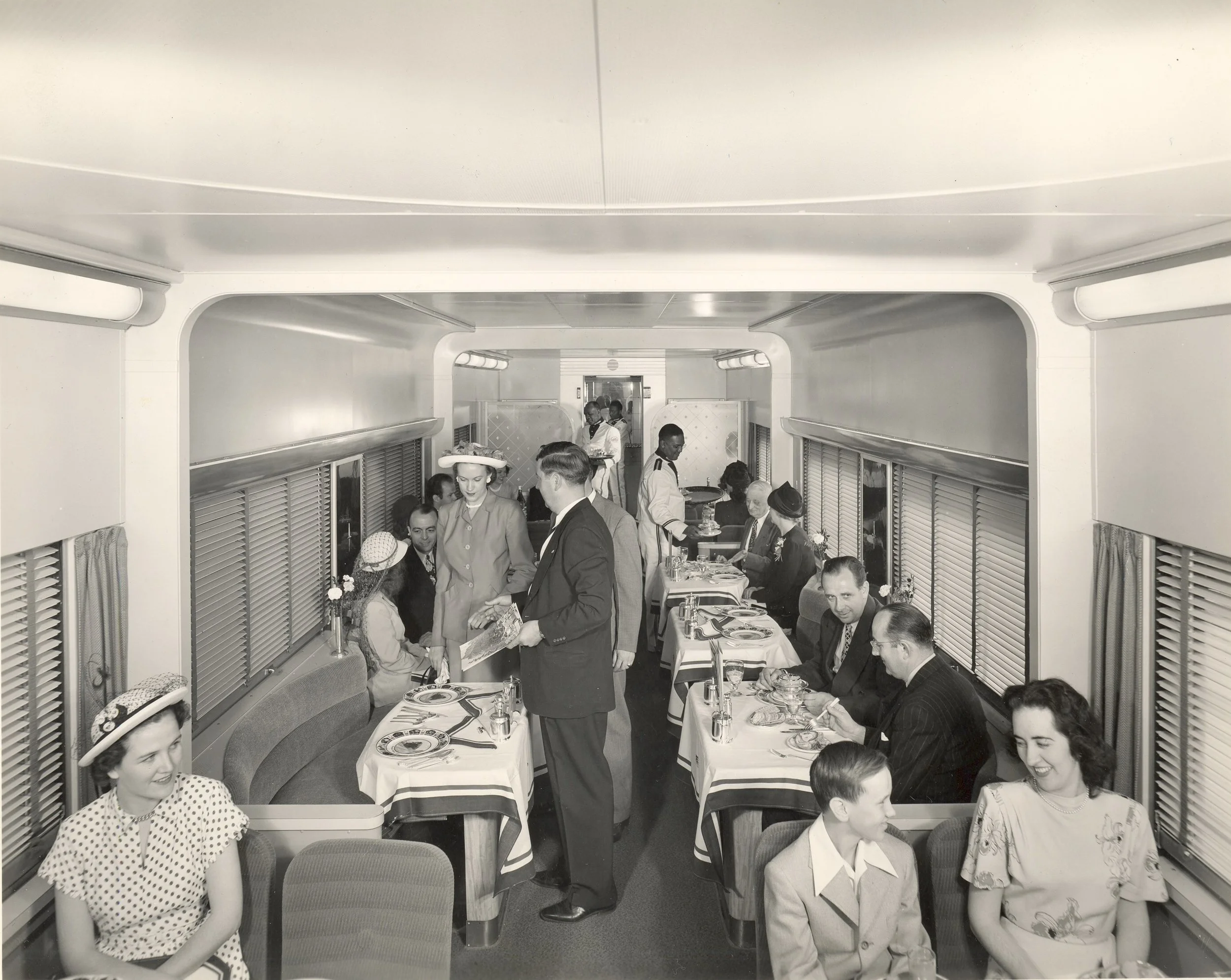 Country Kitchensとイギリスの金属模型自動車２台 Dining Car Interiors — Museum of the American Railroad